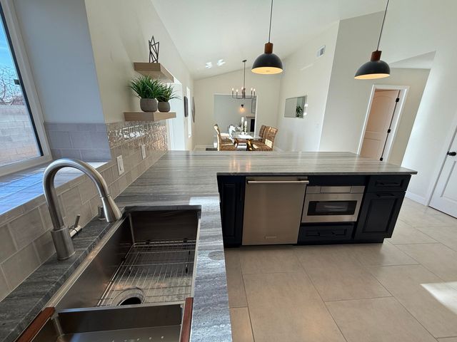 2932 Floral Road NW, Albuquerque, NM 87104