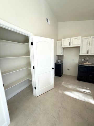 2932 Floral Road NW, Albuquerque, NM 87104