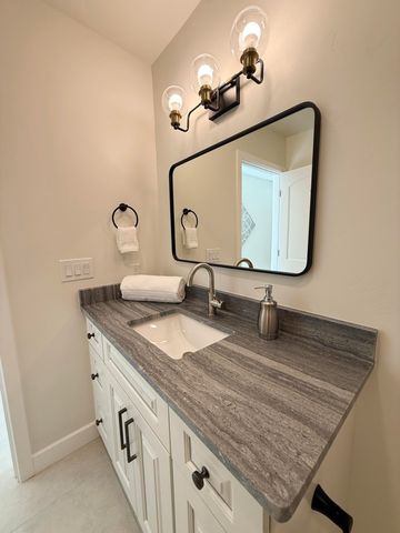 2932 Floral Road NW, Albuquerque, NM 87104