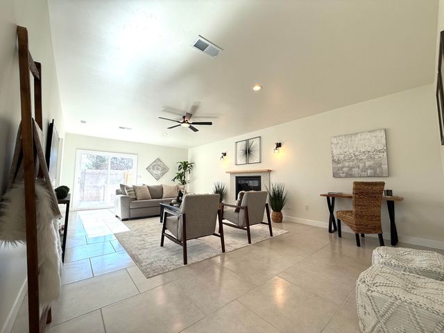 2932 Floral Road NW, Albuquerque, NM 87104