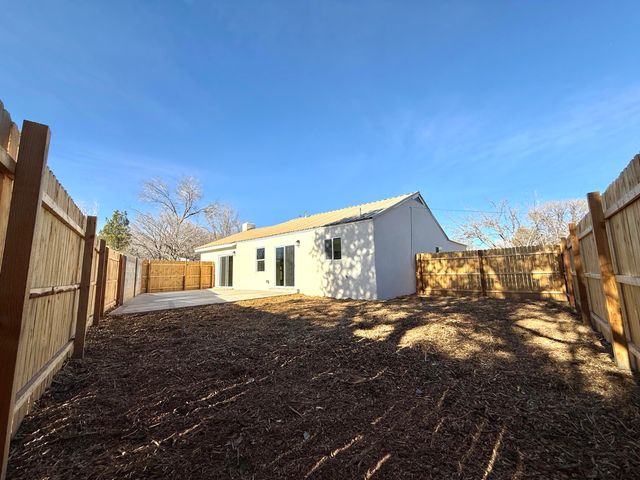 2932 Floral Road NW, Albuquerque, NM 87104