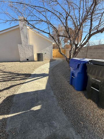 2932 Floral Road NW, Albuquerque, NM 87104
