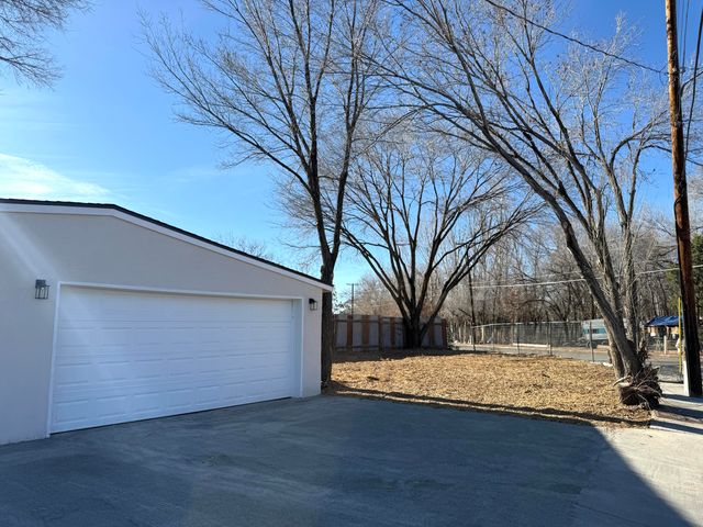 2932 Floral Road NW, Albuquerque, NM 87104