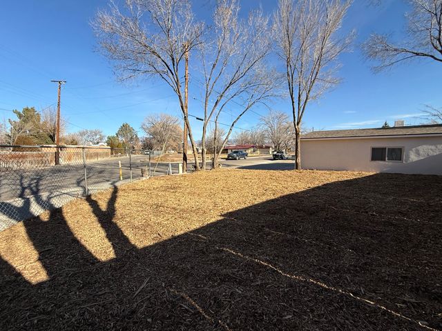 2932 Floral Road NW, Albuquerque, NM 87104