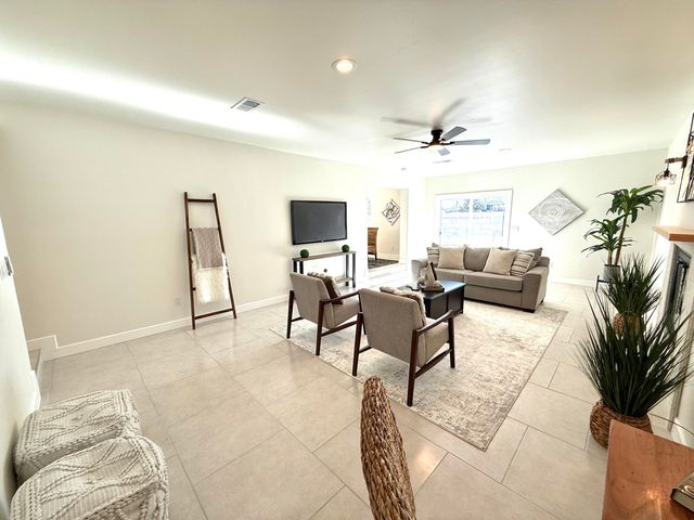 2932 Floral Road NW, Albuquerque, NM 87104