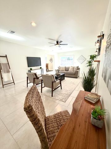 2932 Floral Road NW, Albuquerque, NM 87104