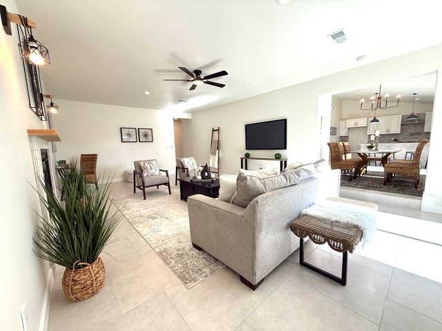 2932 Floral Road NW, Albuquerque, NM 87104