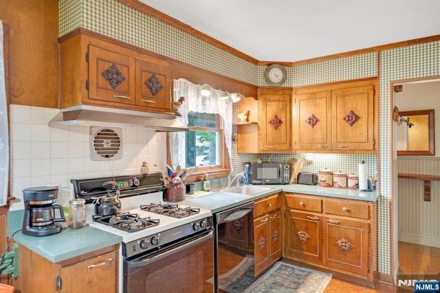 335 Bradley Avenue, Northvale, NJ 07647