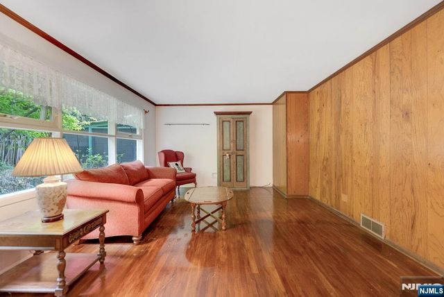 335 Bradley Avenue, Northvale, NJ 07647