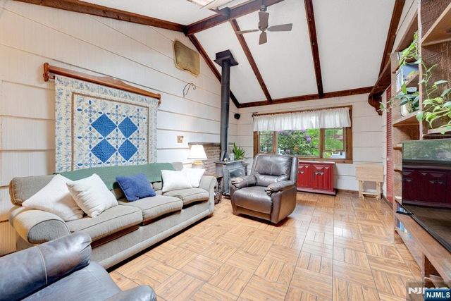 335 Bradley Avenue, Northvale, NJ 07647
