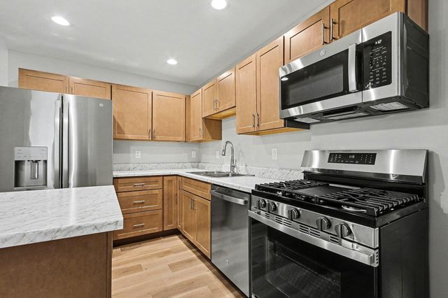 1618 E 33rd Avenue, Hobart, IN 46342