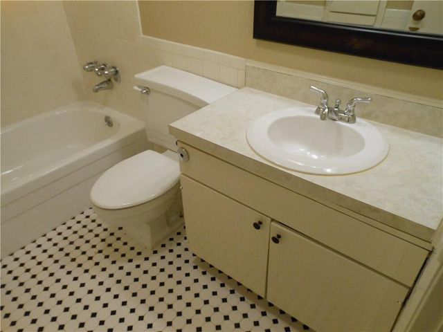 2516 Enfield RD 102, Austin, TX 78703