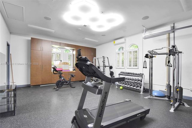 3502 Derby Ln, Weston, FL 33331