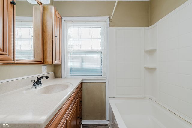 209 W Broadway Street, Alexandria, IN 46001