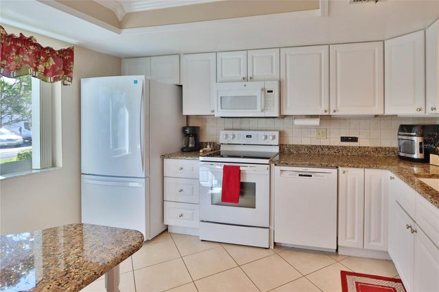 880 MACLAREN DRIVE N B, Palm Harbor, FL 34684