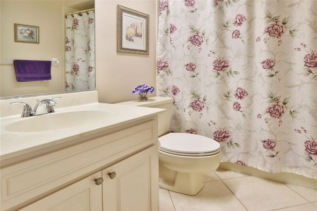 880 MACLAREN DRIVE N B, Palm Harbor, FL 34684