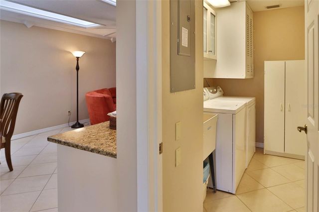 880 MACLAREN DRIVE N B, Palm Harbor, FL 34684