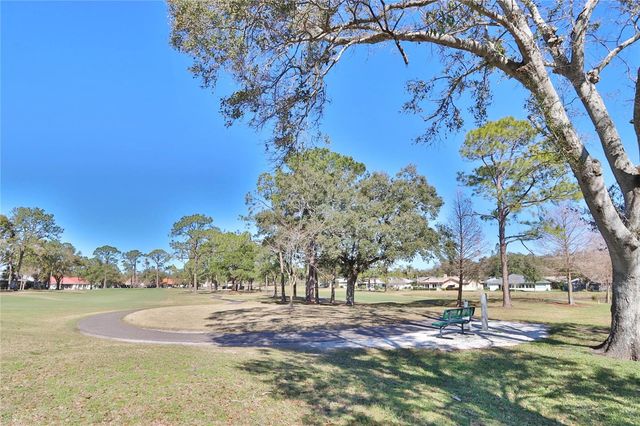 880 MACLAREN DRIVE N B, Palm Harbor, FL 34684