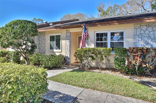880 MACLAREN DRIVE N B, Palm Harbor, FL 34684