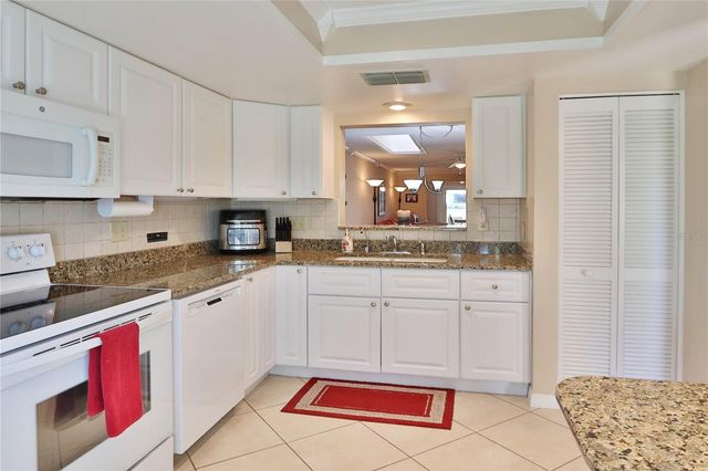 880 MACLAREN DRIVE N B, Palm Harbor, FL 34684