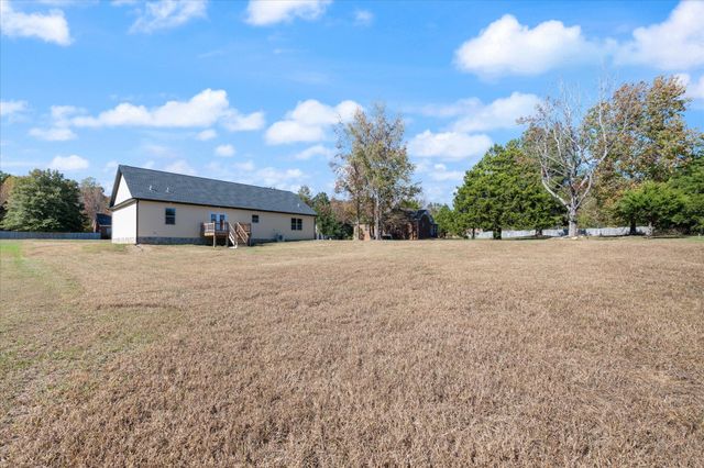 50 Sonoma Dr, Fayetteville, TN 37334