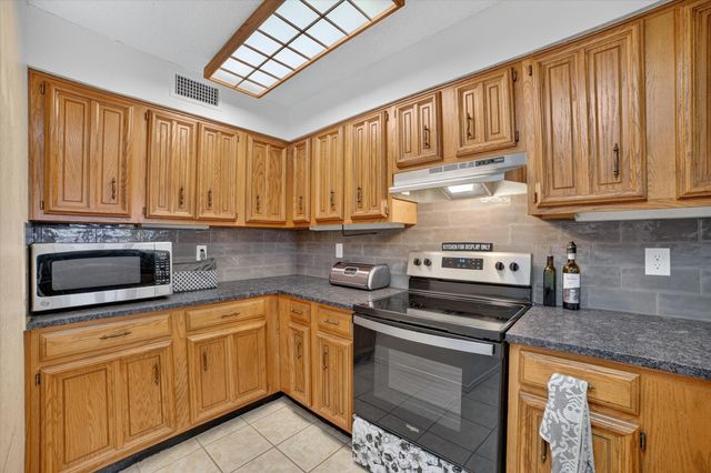 1 Meadow Lane, Bedford, TX 76021