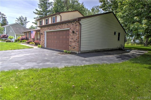 46 Old Orchard Lane, Orchard Park, NY 14127