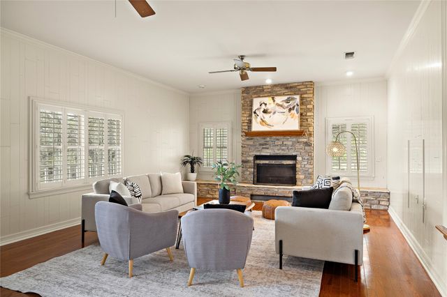 901 LAUDER DR, Spicewood, TX 78669