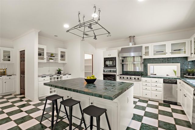 901 LAUDER DR, Spicewood, TX 78669
