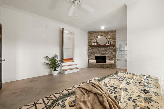 901 LAUDER DR, Spicewood, TX 78669