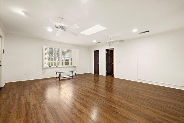 901 LAUDER DR, Spicewood, TX 78669