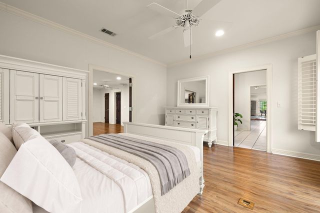 901 LAUDER DR, Spicewood, TX 78669