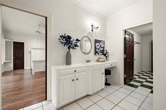 901 LAUDER DR, Spicewood, TX 78669