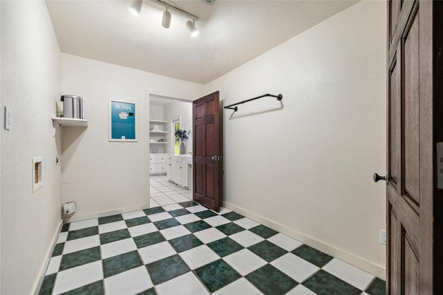 901 LAUDER DR, Spicewood, TX 78669