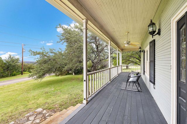 901 LAUDER DR, Spicewood, TX 78669