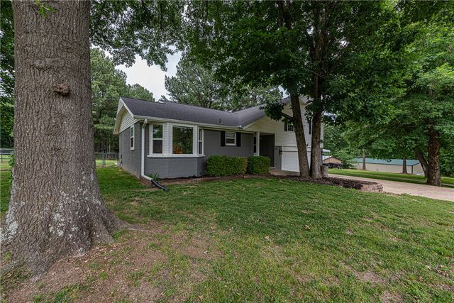 3320 N Wagner Road, Fayetteville, AR 72704