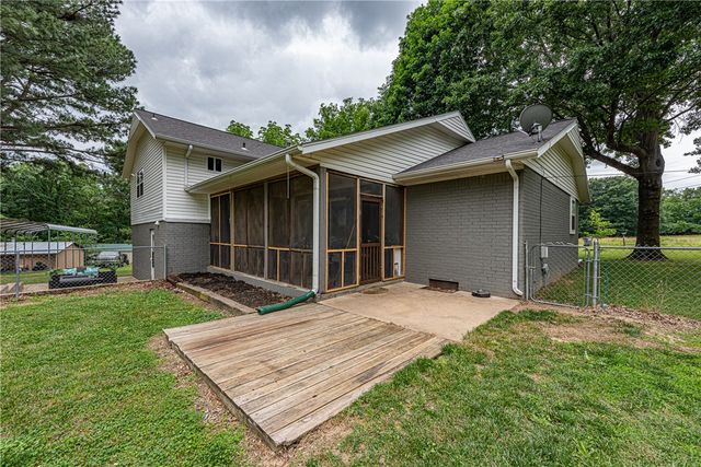 3320 N Wagner Road, Fayetteville, AR 72704