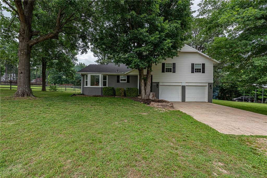 3320 N Wagner Road, Fayetteville, AR 72704