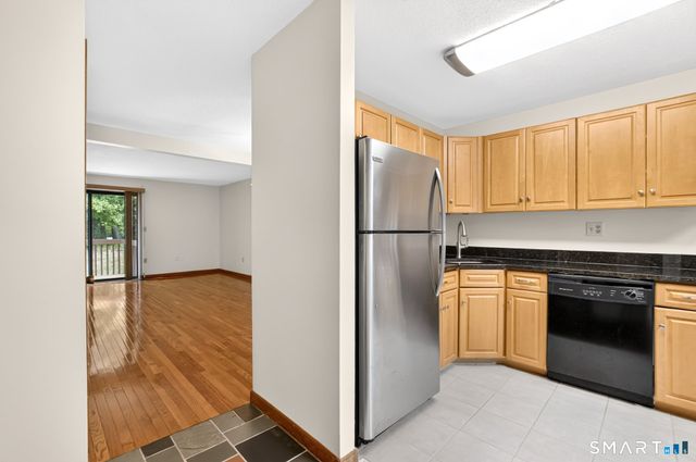 19 Wiggins Farm Drive E, Simsbury, CT 06070