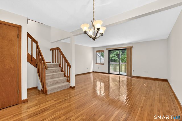 19 Wiggins Farm Drive E, Simsbury, CT 06070