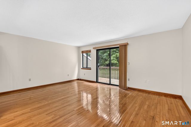 19 Wiggins Farm Drive E, Simsbury, CT 06070