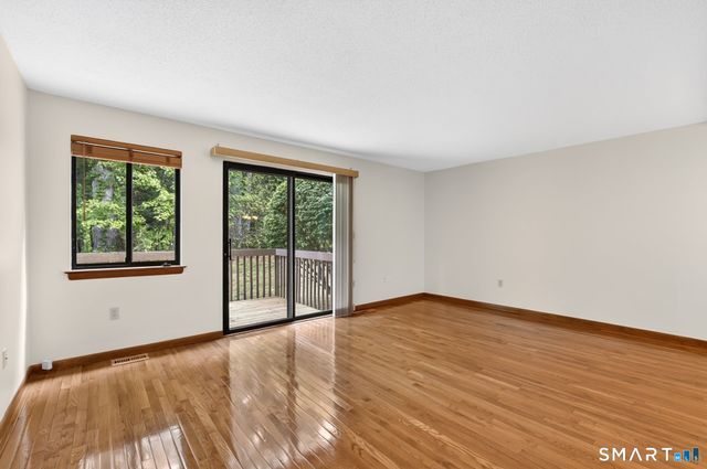 19 Wiggins Farm Drive E, Simsbury, CT 06070