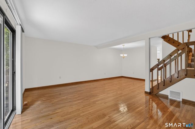 19 Wiggins Farm Drive E, Simsbury, CT 06070