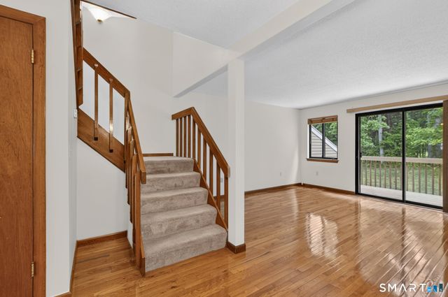 19 Wiggins Farm Drive E, Simsbury, CT 06070