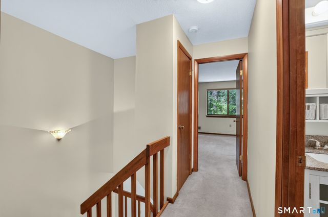 19 Wiggins Farm Drive E, Simsbury, CT 06070
