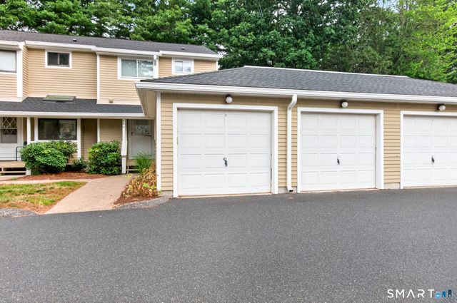 19 Wiggins Farm Drive E, Simsbury, CT 06070