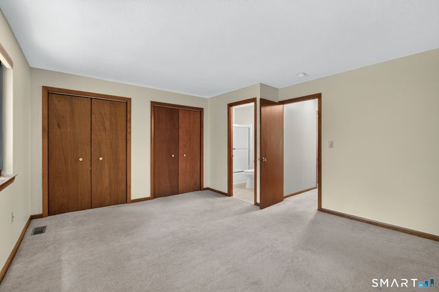 19 Wiggins Farm Drive E, Simsbury, CT 06070