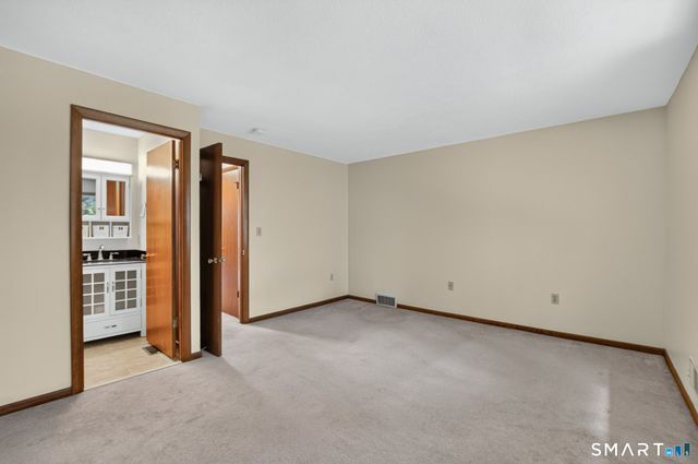 19 Wiggins Farm Drive E, Simsbury, CT 06070