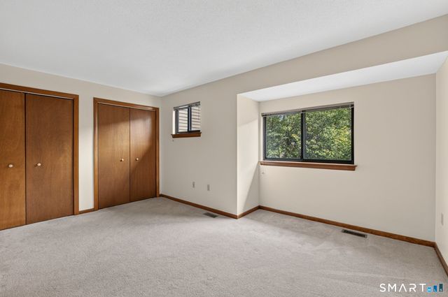 19 Wiggins Farm Drive E, Simsbury, CT 06070