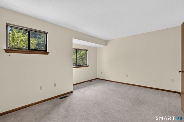19 Wiggins Farm Drive E, Simsbury, CT 06070